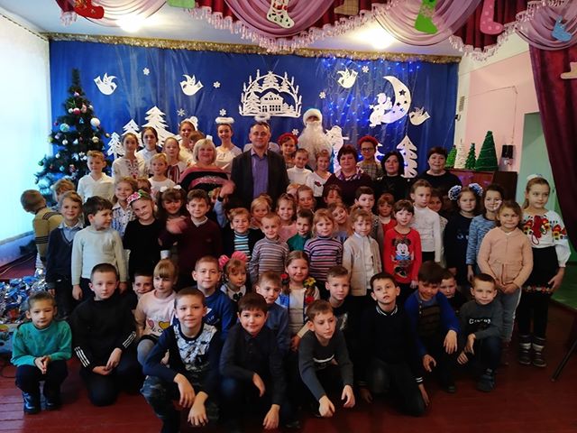 Голова Верхньорогачицької райдержадміністрації  привітав школярів опорної школи району з Днем Святого Миколая